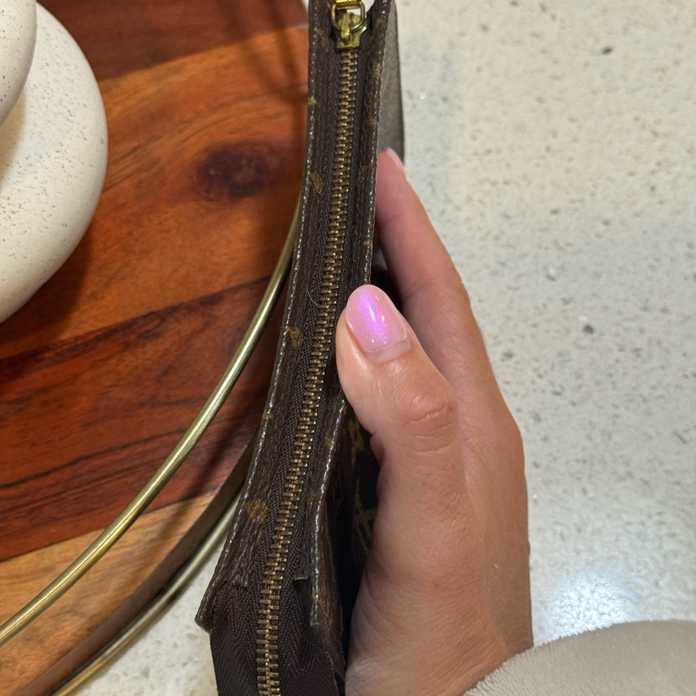 Louis Vuitton Authentic Vintage Monogram Pouch - Picture 5 of 9